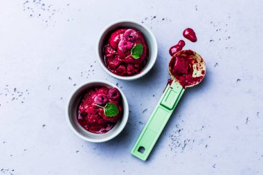 Ahududu sorbe - yaz soğuk, ferahlatıcı meyveli tatlı