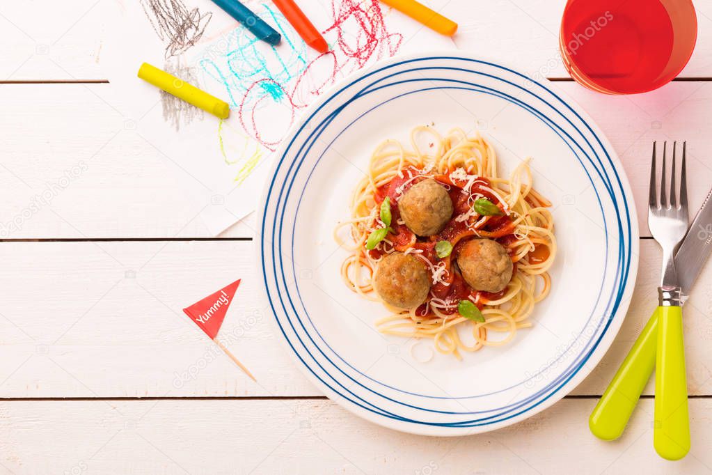 Kid's meal (dinner) - spaghetti and meatballs