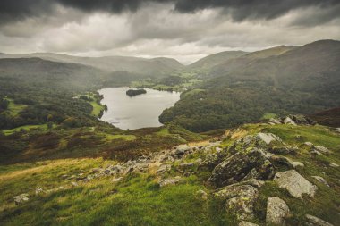 Loughrigg manzara görünümünden düştü Lake District olduğunu