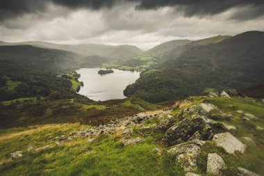 Loughrigg manzara görünümünden düştü Lake District olduğunu