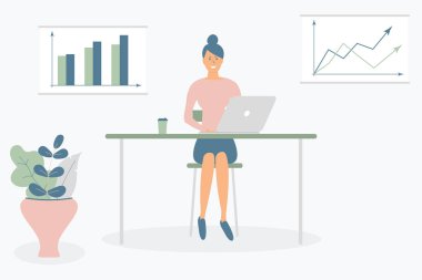 Sevimli kadın serbest masada bilgisayar tarafından çalışır. Başarılı kadın karakter. Kahve fincanı ile masada dizüstü bilgisayar ile genç sakin serbest işçi. Bilgi grafiği olan posterler. Düz çizgi film vektörü