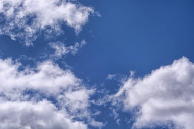 Mavi gökyüzünde bulutlar cape beyaz bulutlar