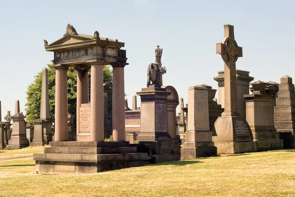 Denkmäler Und Grabsteine Auf Der Glasgower Nekropole Einem Viktorianischen Friedhof — Stockfoto