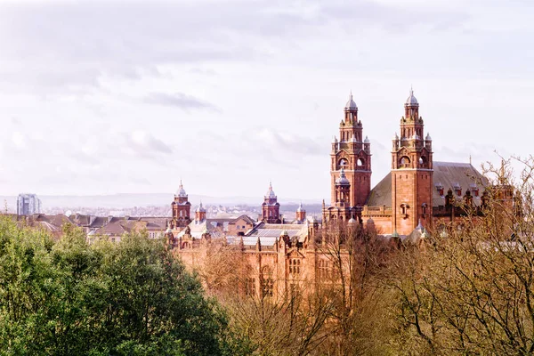 Kelvingrove Art Gallery and museum from University hill in the m — Stock Photo, Image