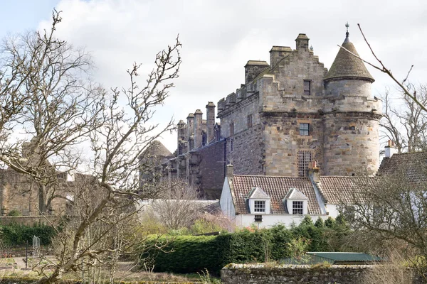 스코틀랜드 포클랜드 마을의 포클랜드 궁전 전망 스톡 사진