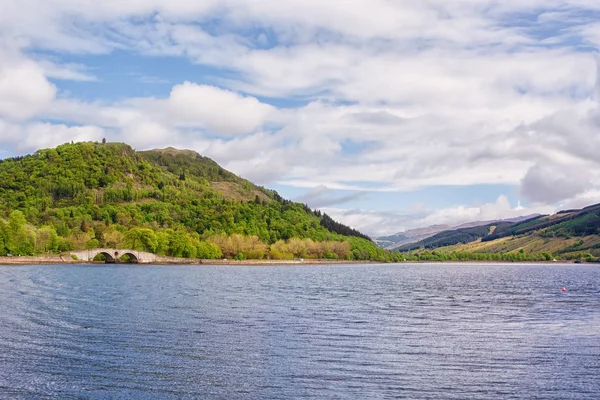 Loch Fyne, Skotsko, Velká Británie, jarní období — Stock fotografie