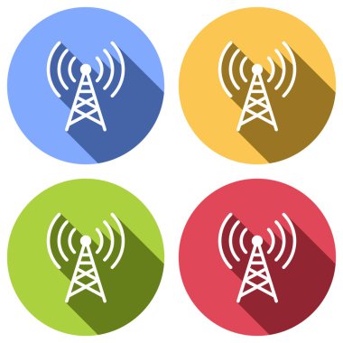 Radyo kulesi simgesi. Doğrusal tarzı. Mavi, turuncu, yeşil ve kırmızı renkli daireler uzun gölge ile beyaz simgeler kümesi. Etiket tarzı