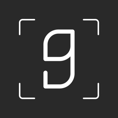 9 numara, rakamı, dokuzuncu. Beyaz nesne kamera otomatik odaklama koyu arka plan üzerinde