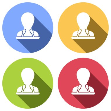 Hoparlör simgesi. Kişi siluet ve mikrofonlar kürsü üzerinde. Mavi, turuncu, yeşil ve kırmızı renkli daireler uzun gölge ile beyaz simgeler kümesi. Etiket tarzı