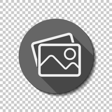 Birkaç dağlar ve güneş ile fotoğraf yığını. Basit doğrusal simgesi. Saydam arka plan üzerinde bir dairede uzun gölge beyaz düz simgesi. Rozet veya etiket stili