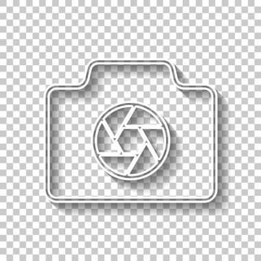 Fotoğraf makinesi ile kapamak, ince anahat, basit simgesi ile doğrusal sembolü. Gölge şeffaf arka plan üzerinde beyaz anahat işaretiyle