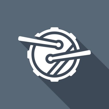 Davul simgesi. Basit müzik enstrümanı sopaları ile. Uzun Gölge arka plan üzerinde beyaz düz simgesi