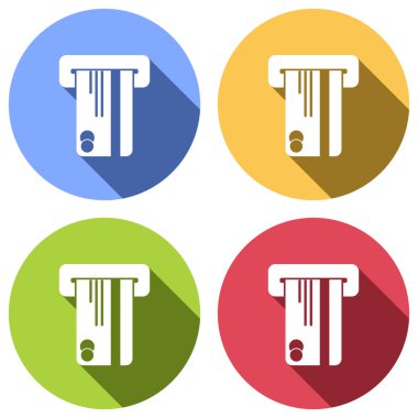 ATM makine ve kredi kartı. basit siluet. Mavi, turuncu, yeşil ve kırmızı renkli daireler uzun gölge ile beyaz simgeler kümesi. Etiket tarzı