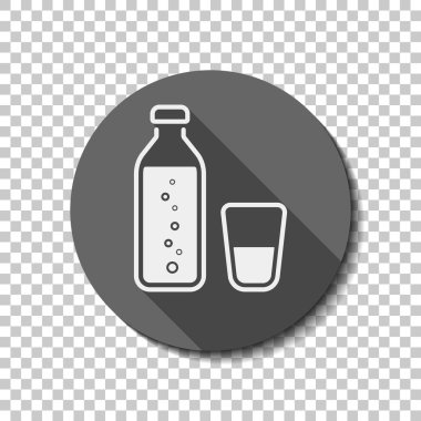 şişe su kabarcıkları ve cam bardak ile. basit simgesi. Saydam arka plan üzerinde bir dairede uzun gölge beyaz düz simgesi. Rozet veya etiket stili