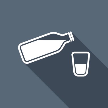 şişe su kabarcıkları ve cam bardak ile. basit simgesi. Uzun Gölge arka plan üzerinde beyaz düz simgesi