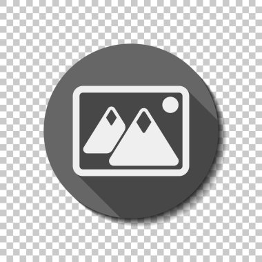 Dağlar ve güneş çift ile hayal et. Basit simgesi. Saydam arka plan üzerinde bir dairede uzun gölge beyaz düz simgesi. Rozet veya etiket stili