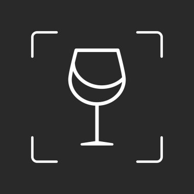 Şarap kadehi. Doğrusal, ince anahat. Beyaz nesne kamera otomatik odaklama koyu arka plan üzerinde