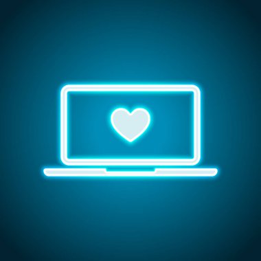 Laptop ya da defter bilgisayar ekranında kalp ile. Basit simgesi. Neon tarzı. Işık dekorasyon simgesi. Parlak elektrik sembolü