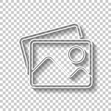 Birkaç dağlar ve güneş ile fotoğraf yığını. Basit doğrusal simgesi. Gölge şeffaf arka plan üzerinde beyaz anahat işaretiyle