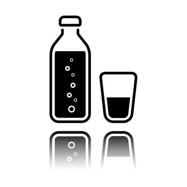 şişe su kabarcıkları ve cam bardak ile. basit simgesi. Siyah beyaz arka plan ayna yansıması simgesiyle