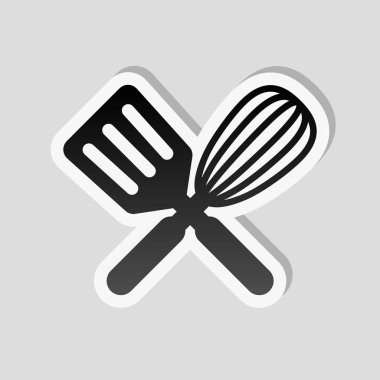 Mutfak Aracı simgesi. Çırpma teli ve spatula, criss ve çapraz. Etiket tarzı ile beyaz ve gri arka plan üzerinde basit gölge