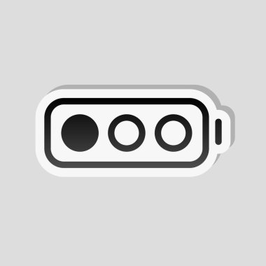 Basit pil, düşük düzeyde. Etiket tarzı ile beyaz ve gri arka plan üzerinde basit gölge