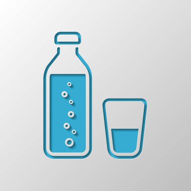 şişe su kabarcıkları ve cam bardak ile. basit simgesi. Kağıt tasarımı. Gölge ile düzenlenen sembolü