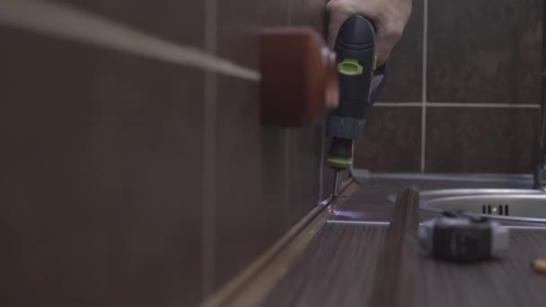 Master who produces furniture fastens the plinth to the surface of the table using a screwdriver — Stock Footage Master who produces furniture fastens the plinth to the surface of the table using a screwdriver Stock Footage