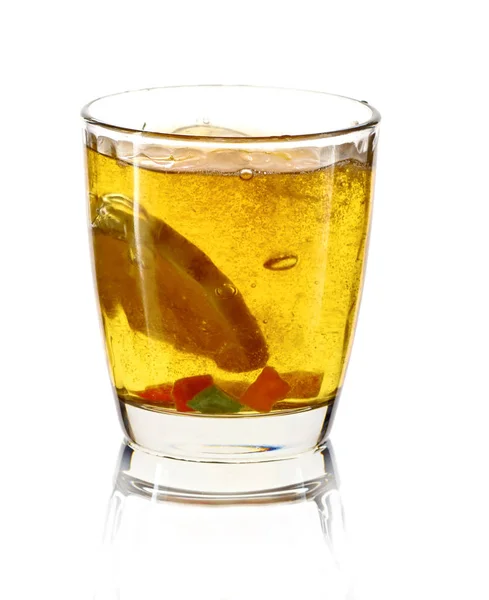 Ett Glas Kall Dryck Med Citron Splash Splash Vätska Isolerade — Stockfoto