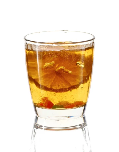 Ett Glas Kall Dryck Med Citron Splash Splash Vätska Isolerade — Stockfoto