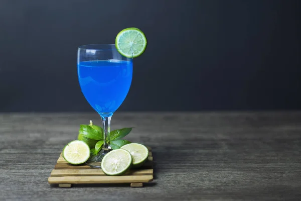 Blue Hawaii Lemon ready to drink, Closup, Copy-space . — стоковое фото