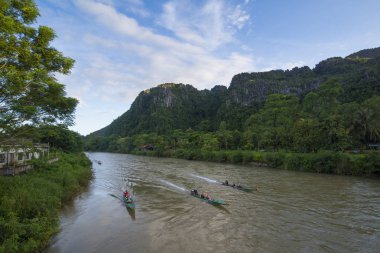 Nam Song River, Vang Vieng, Laos - 25 Temmuz 2019: