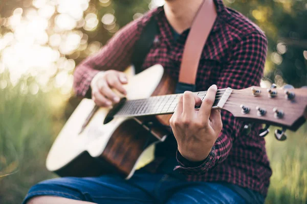 Music in nature, Man Wearing Plaid Shirt — Stock Photo, Image