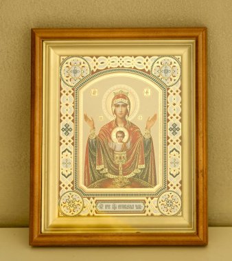 Beyaz arka plan üzerinde ahşap Hıristiyan Ortodoks simgesi