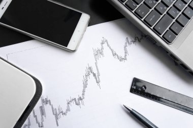 Ofis, banka donatımı ile kağıt üzerinde grafik