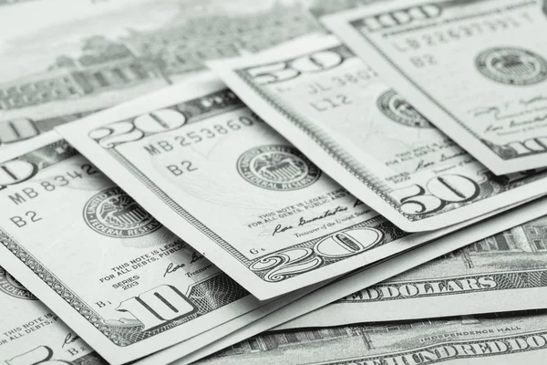 Rij van honderd Amerikaanse dollarbiljetten — Stockfoto
