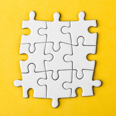 Boş puzzle parçaları bağlı