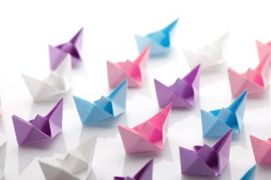 Kağıt gemi kullanarak liderlik kavramı