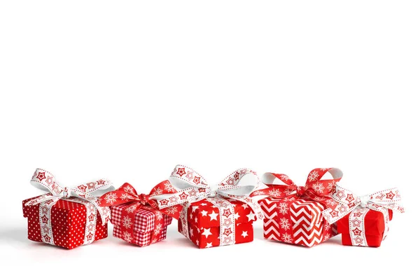 Jul gåva lådor isolerade på vit bakgrund — Stockfoto