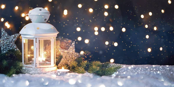 Noel fener sahne akşam ın köknar dalı ile karda