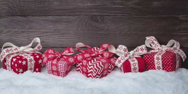 Kerstmis achtergrond met mooie geschenkverpakkingen instellen — Stockfoto