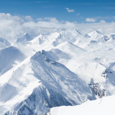 Kış karlı dağlar. Kafkas Dağları, Georgia, Gudauri