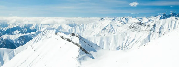 Montañas de nieve en Georgia, Gudauri. Punto de vista — Foto de Stock