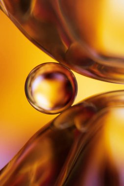 Sarı arka plancam plaka üzerine mermer