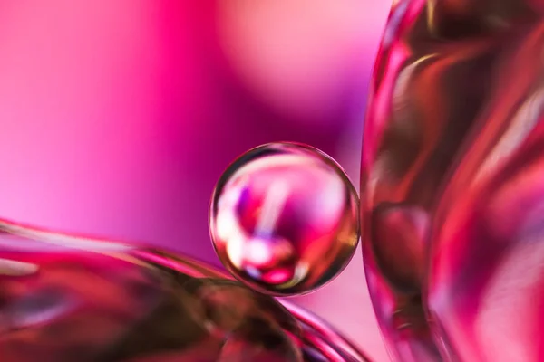 Pequeña bola de vidrio en macro composición abstracta — Foto de Stock