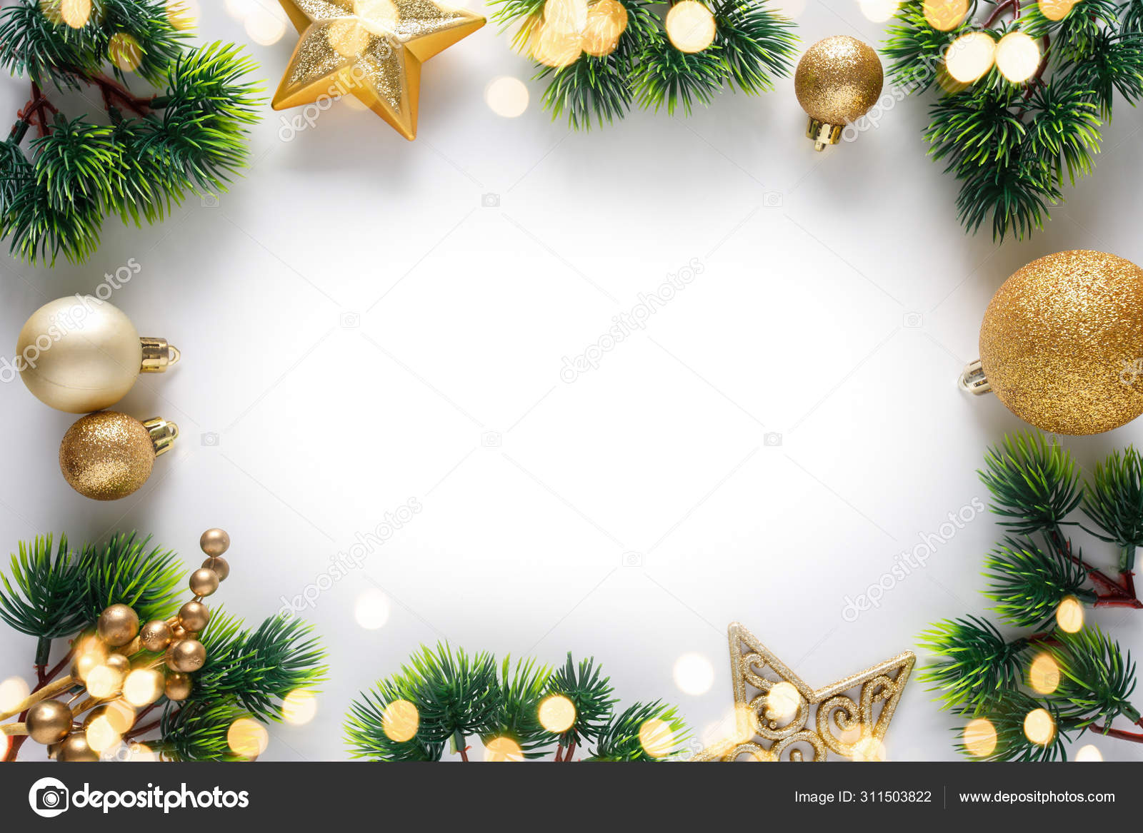Marco de fondo con adornos de adornos de adornos de oro navideño y abeto.  Fondo blanco con espacio de copia — Foto de stock #311503822 © fotomaximum, image size:1600x1167