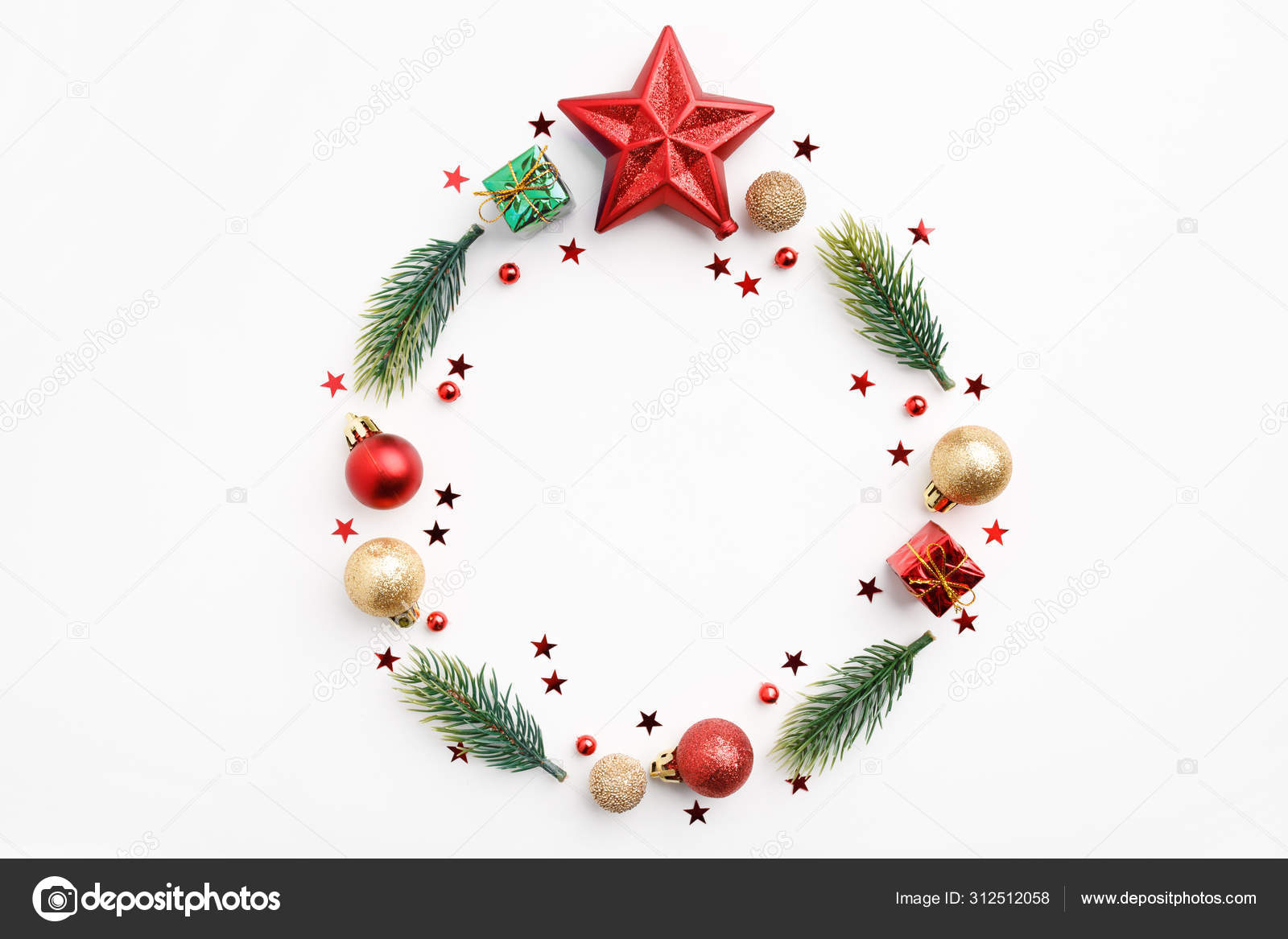 Marco redondo de Navidad de ramas y decoraciones aisladas sobre fondo  blanco. Piso Lay — Foto de stock #312512058 © fotomaximum, image size:1600x1167