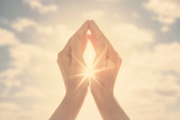 Woman hands holding the sun at dawn — Stock Photo, Image