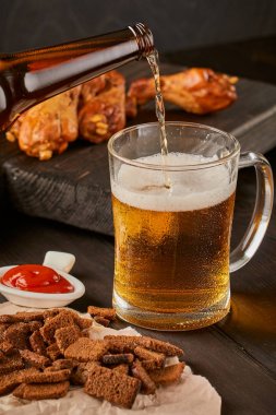 bira, hapşırık ve tavuk