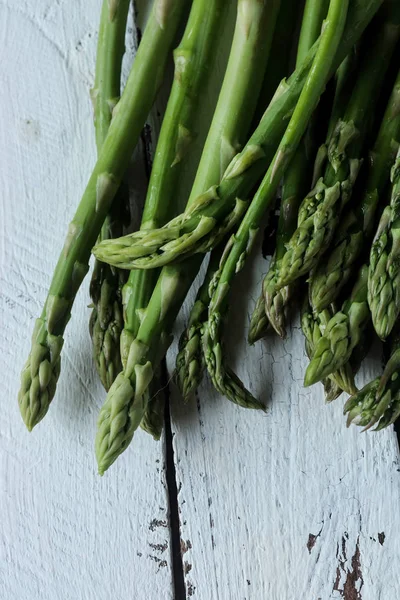 Sparris Grönsak Vit Trä Bakgrund — Stockfoto